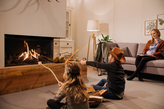 Faber Matrix 1050/500 II Hoek in woonkamer met brandend haardvuur