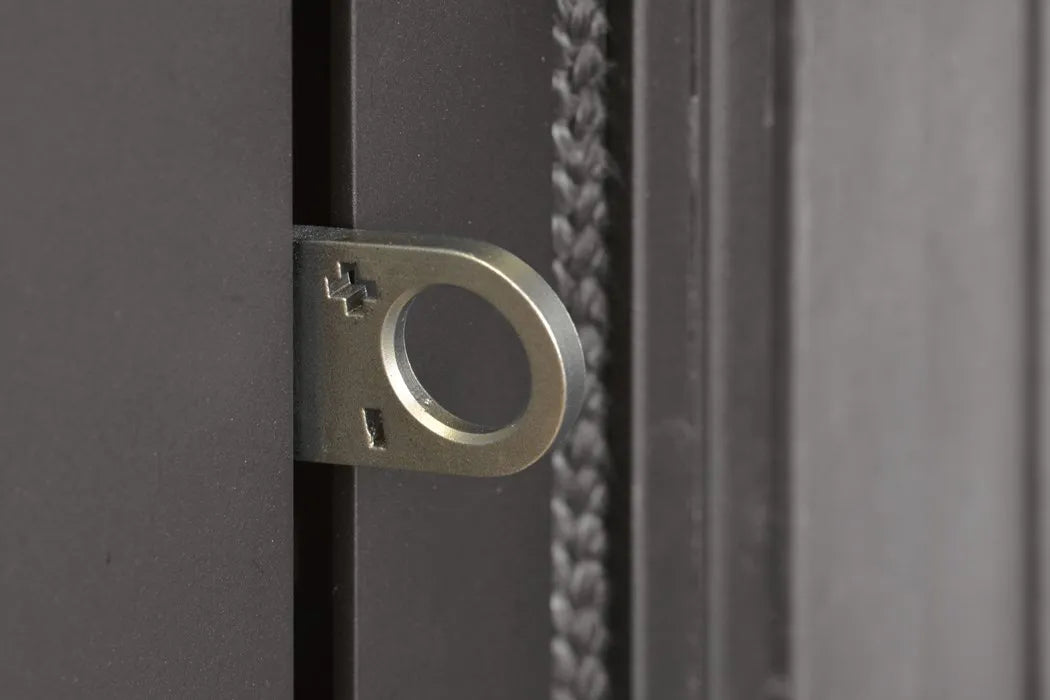 Close-up van de Spartherm Linear Triple 80x41x50 (vaste greep) met metalen handgreep.