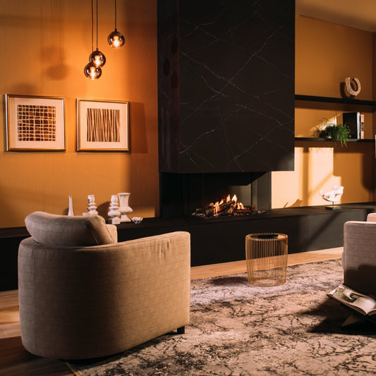 Faber Matrix Hybrid 800/500 III driezijdig in moderne woonkamer met brandend vuur