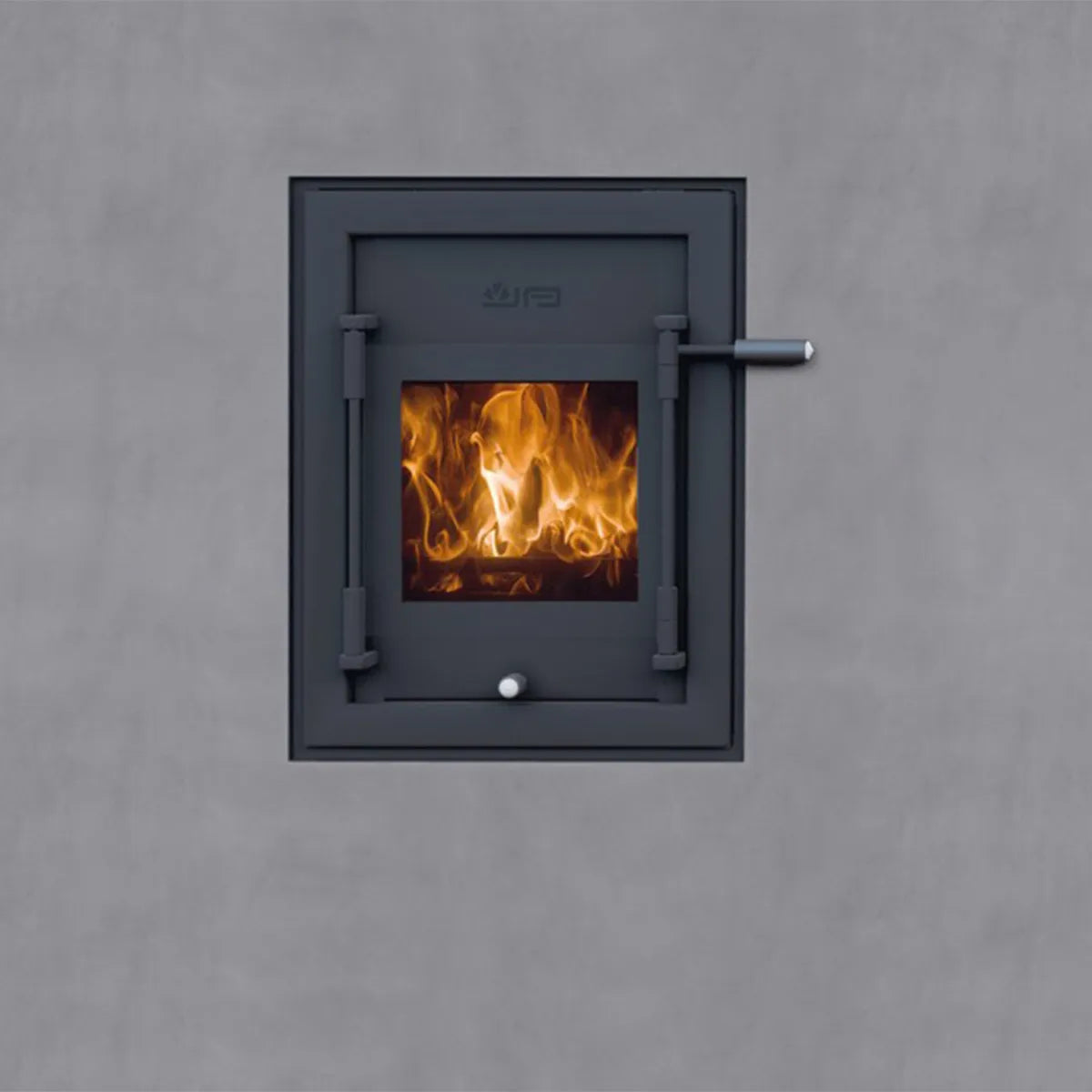 JAcobus 6 Kwadraat inbouw front met brandend vuur, ingebouwd in een grijze muur.