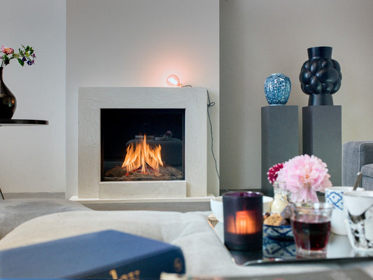 Faber Matrix 800/650 I Front in moderne woonkamer met brandend haardvuur