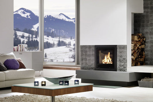 Spartherm Swing inzetkachel in moderne woonkamer met brandend vuur
