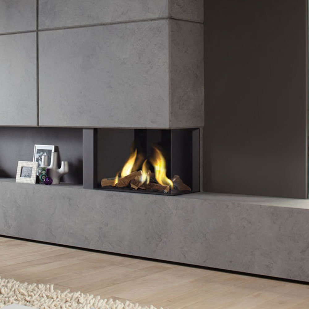 DRU Lugo 70/2 Eco Wave ingebouwde haard met moderne grijze ombouw en decoratieve accessoires.