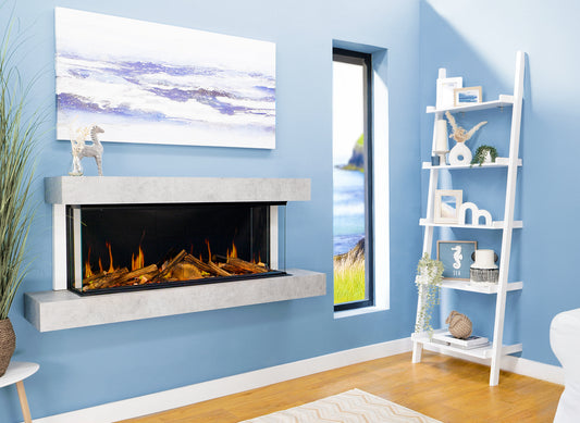 Charlton & Jenrick Luminosa 110 in blauwe woonkamer met brandend haardvuur