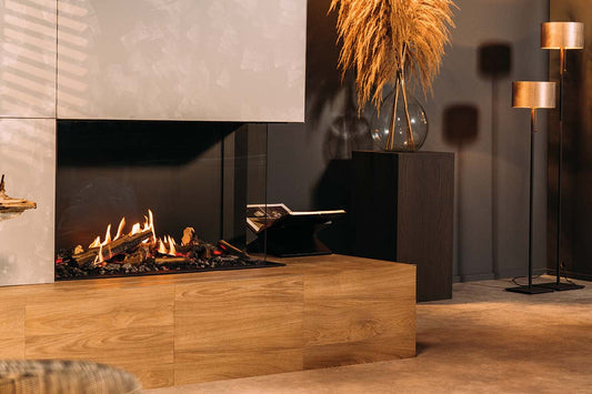 Faber Matrix Hybrid 1050/650 II Hoek ingebouwd in moderne woonkamer met vlammen