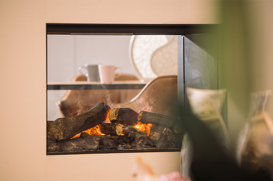 Faber e-MatriX Mood 800/500 ST met vlammen in een woonkamer
