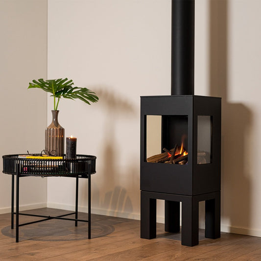 Wanders Onyx Original gaskachel in een woonkamer met brandend vuur