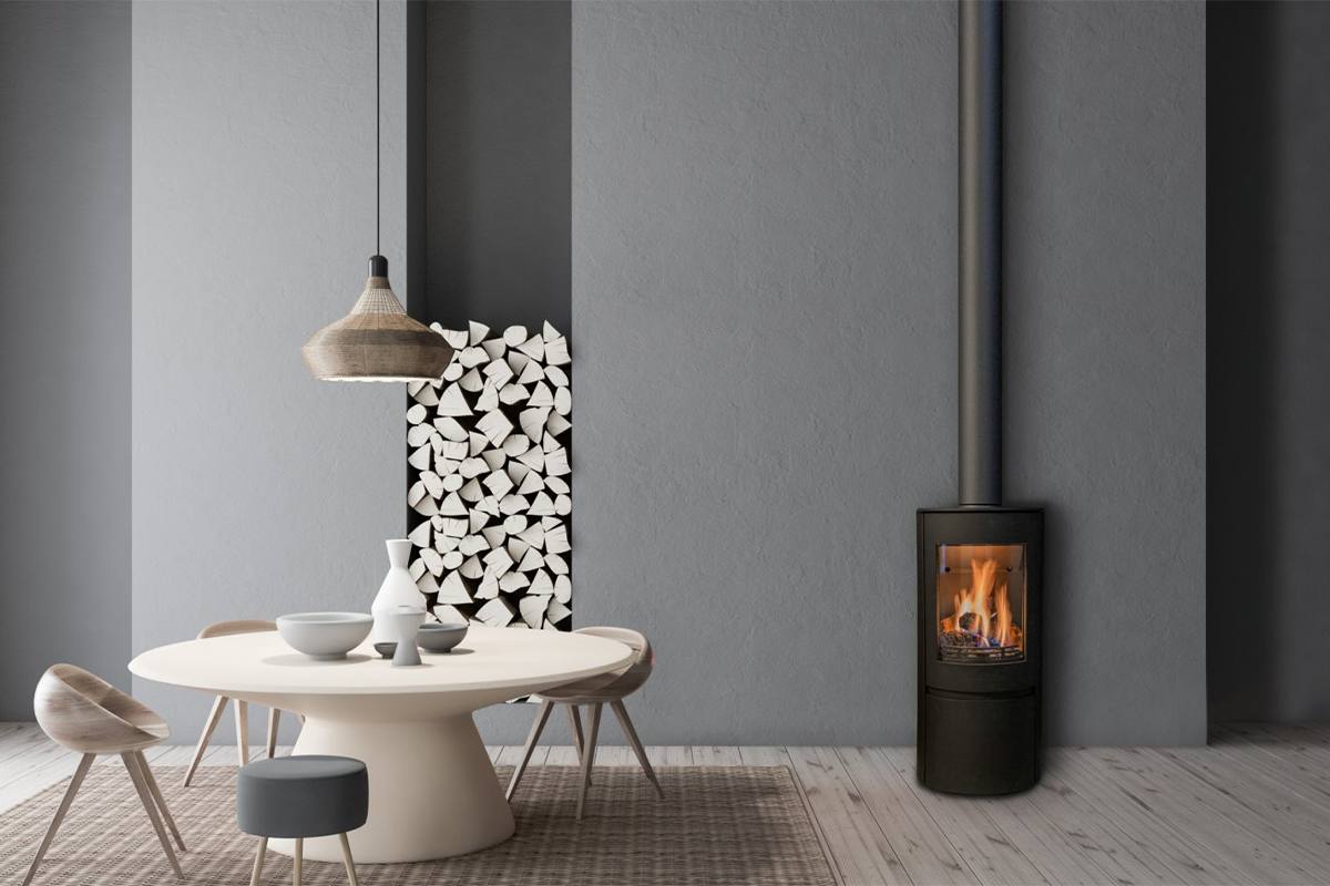 Element4 Ovation gaskachel in een moderne woonkamer met grijze muren en een ronde eettafel.