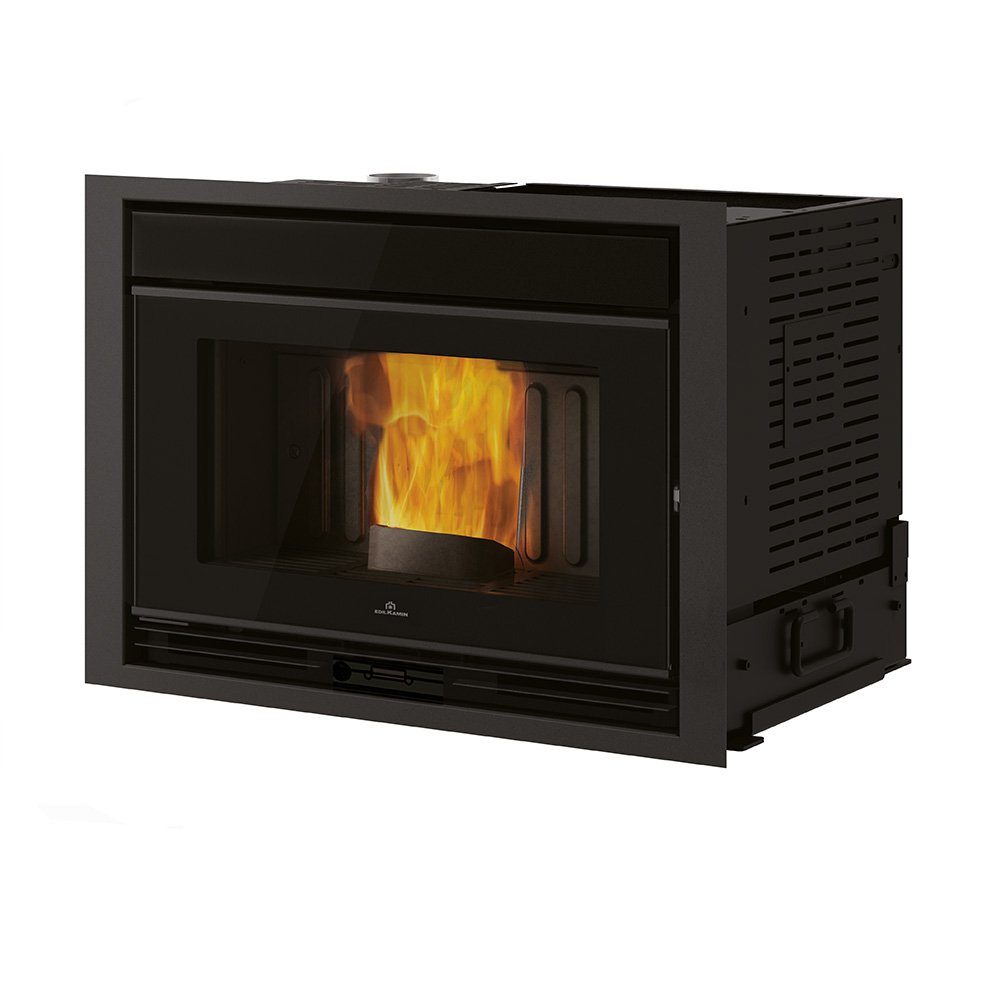 Edilkamin Pellkamin 10 EVO Plus, een moderne zwarte pelletkachel met brandend vuur zichtbaar door glas.