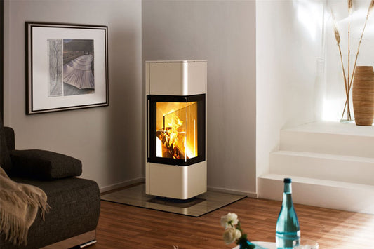 Spartherm Cubo S kachel in moderne woonkamer met brandend vuur