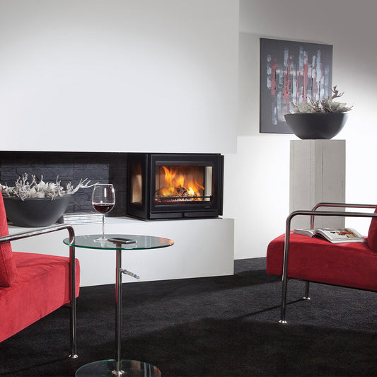 Wanders Square 60 Driezijdig inzet hout in moderne woonkamer met brandend vuur