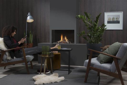 Element4 Summum 70 Front in moderne woonkamer met brandend haardvuur