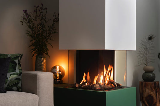 Trimline Fires Trimline 2050 OH in een moderne woonkamer met vlammen