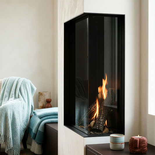 Wanders Lenga 500 hoekhaard met brandend hout in een sfeervolle woonkamer