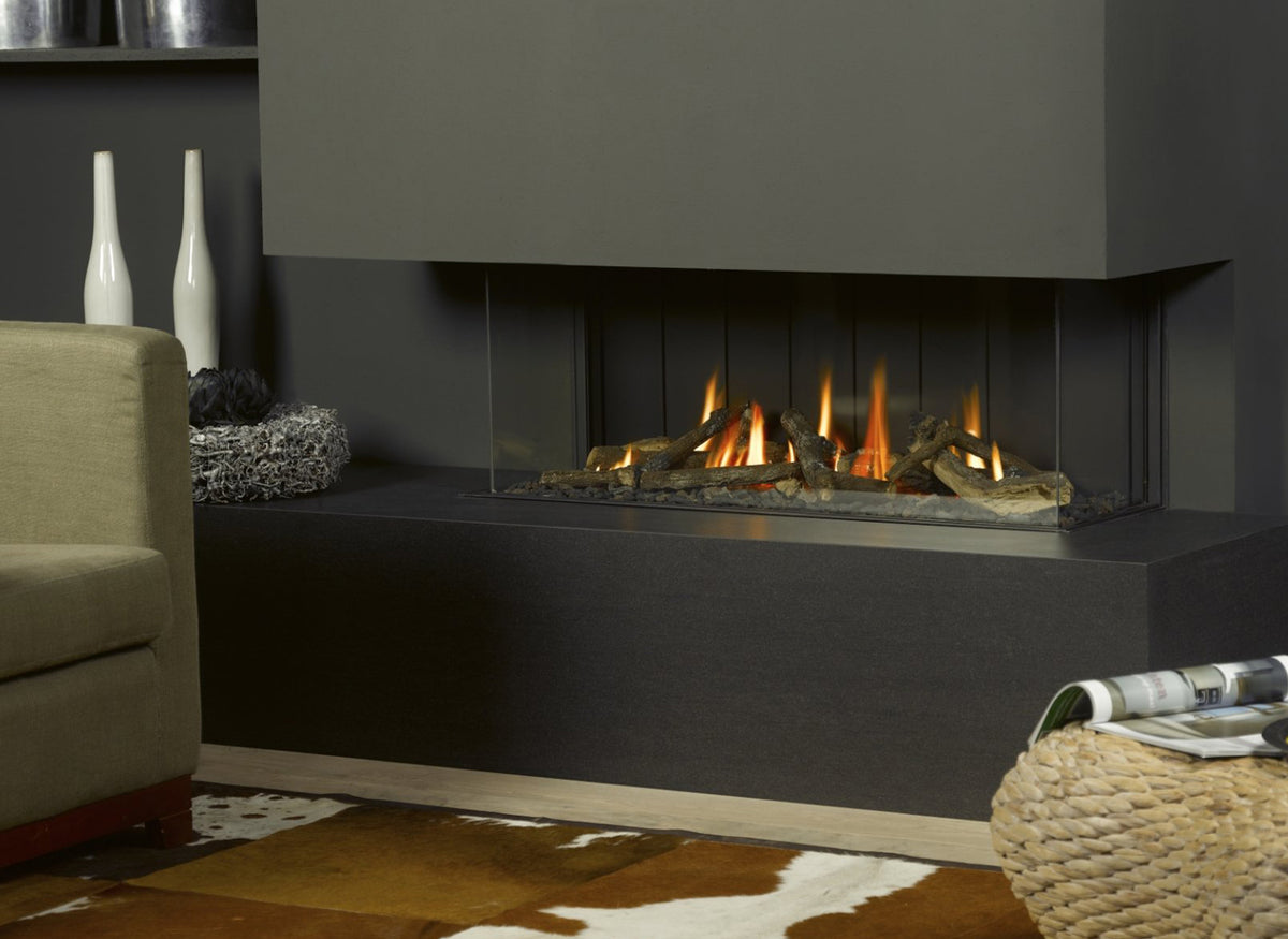 Trimline Fires 100 Panoramic in moderne woonkamer met brandend haardvuur