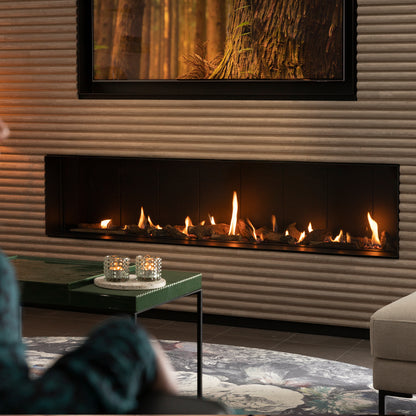 Trimline Fires 170H Front in moderne woonkamer met brede inbouwhaard