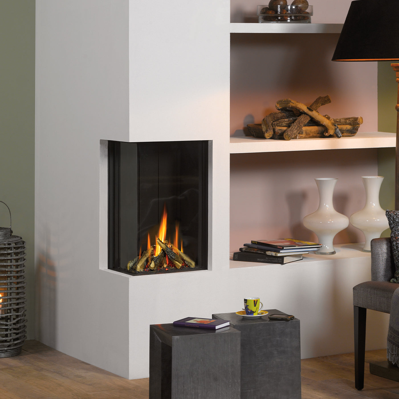 Trimline Fires 38 Corner ingebouwde hoekhaard met vlammen in woonkamer