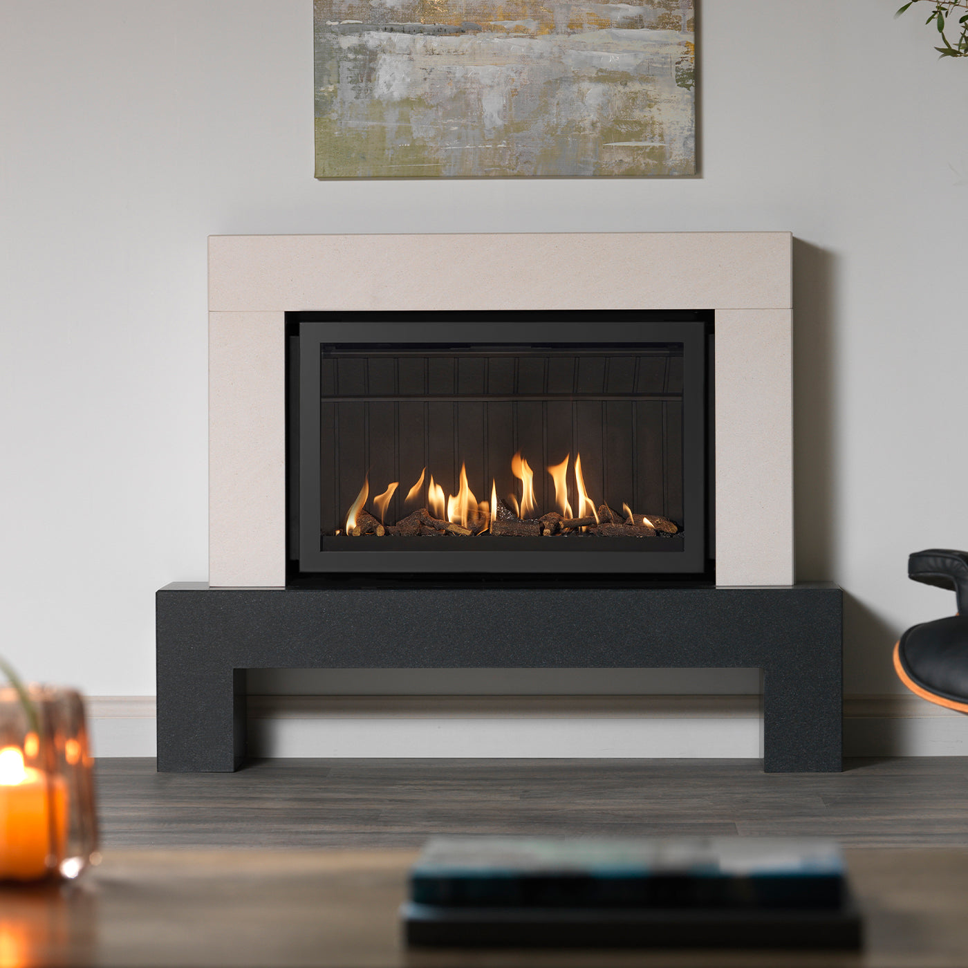 Trimline Fires 70 Slim Line in moderne woonkamer met brandende haard