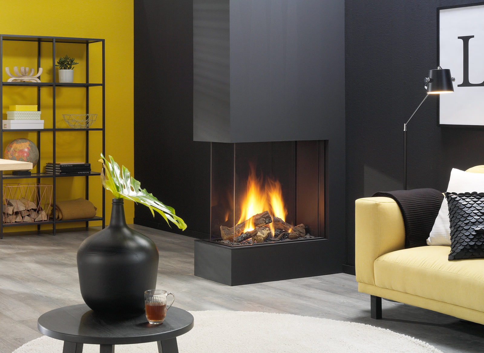Trimline Fires 73 Room Divider hoekhaard met vlammen in moderne woonkamer