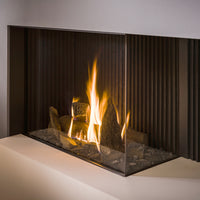 Trimline Fires 83 Corner ingebouwde gashaard met vlammen en houtblokken