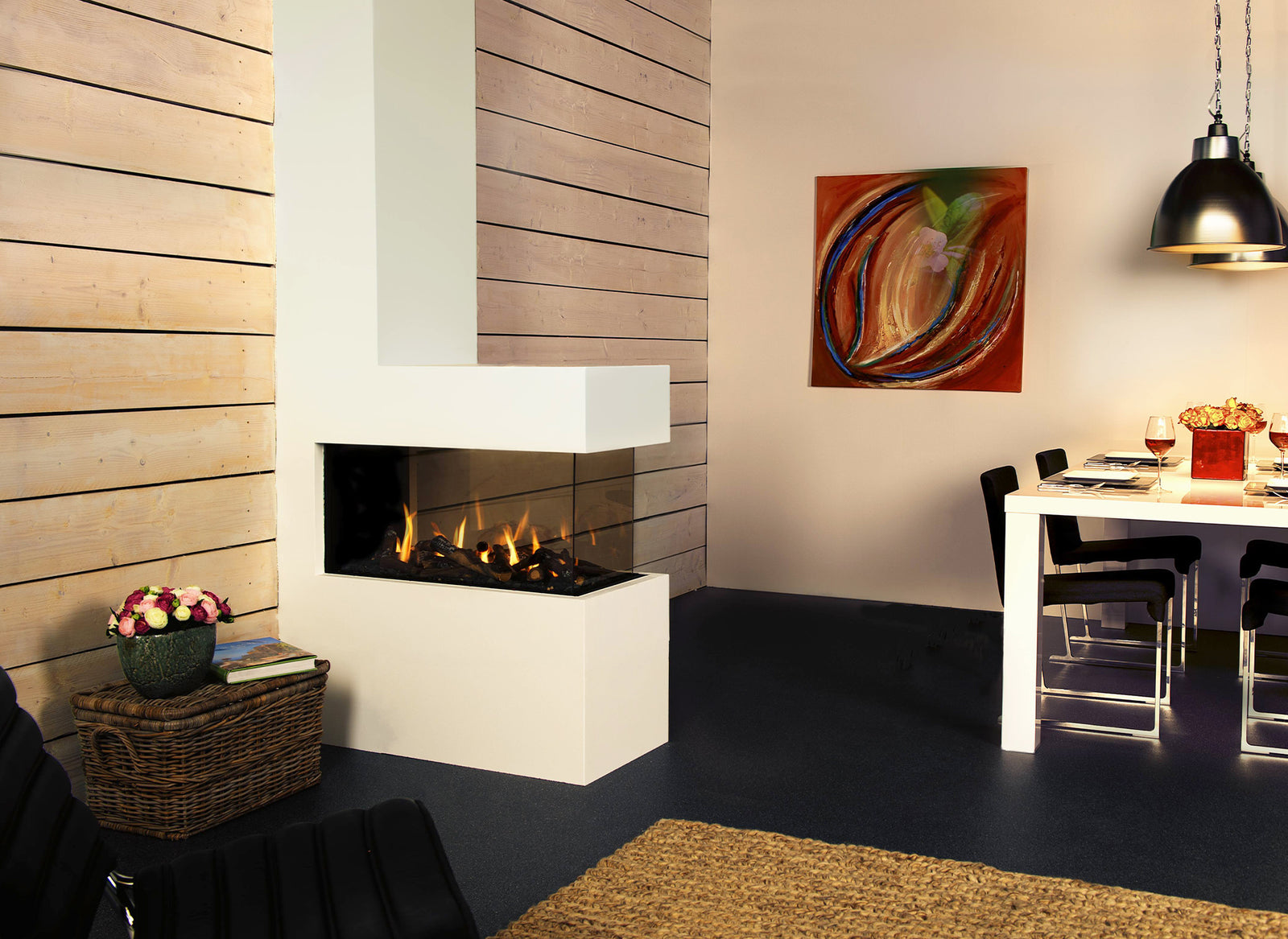 Trimline Fires 85 Room Divider ingebouwde haard met vlammen in een modern interieur