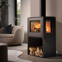 Trimline Fires Woody Loft 3H houtkachel in woonkamer met brandend vuur
