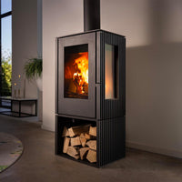 Trimline Fires Woody Loft 3S-O houtkachel in moderne woonkamer met brandend vuur