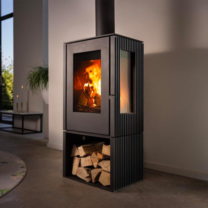 Trimline Fires Woody Loft 3S-O houtkachel in woonkamer met brandend vuur