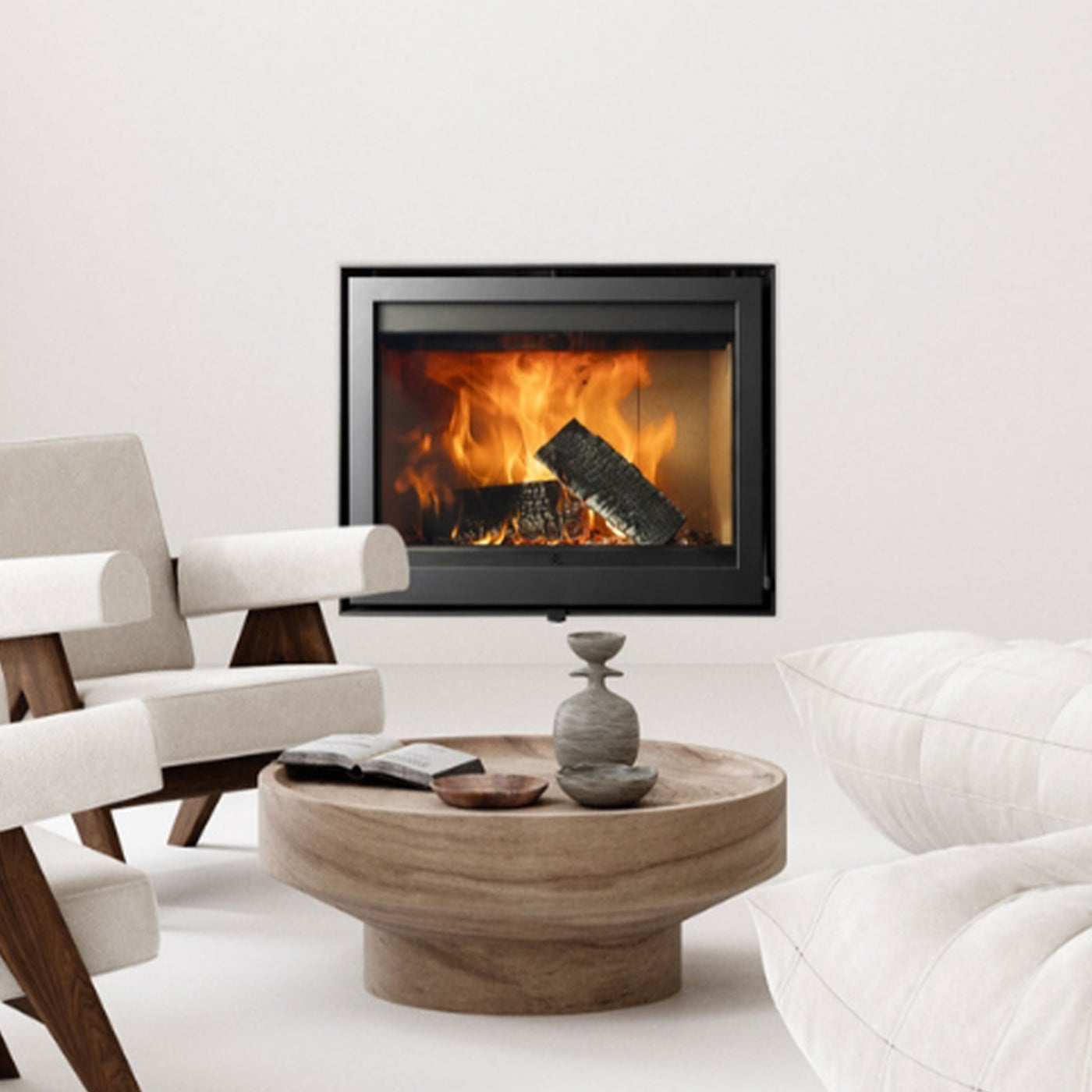 Trimline Fires Woody 72 inzet in moderne woonkamer met brandend haardvuur
