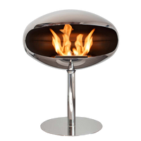 Cocoon Fires Pedestal RVS haard met vlammen op witte achtergrond