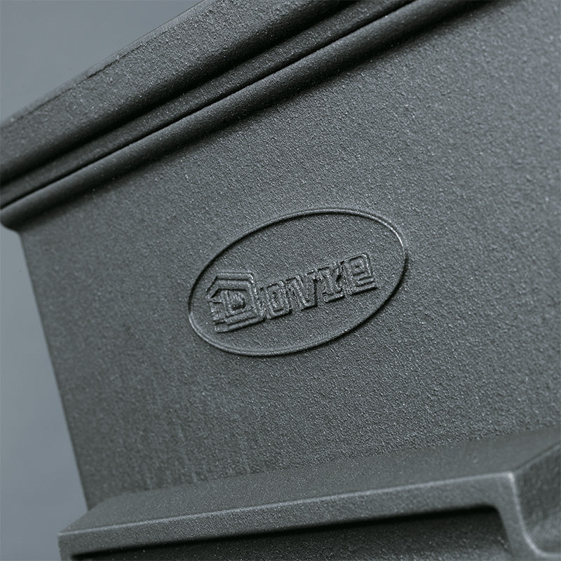 Dovre 100CBS/B gietijzeren detail met logo en bovenzijde