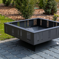 Kratki Quadrum vuurschaal op terras, vierkant zwart design