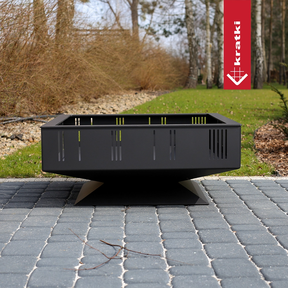 Kratki Quadrum vuurkorf op bestrating in tuin