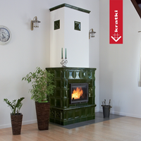 Kratki Zuzia groene tegelkachel met brandend vuur in woonkamer