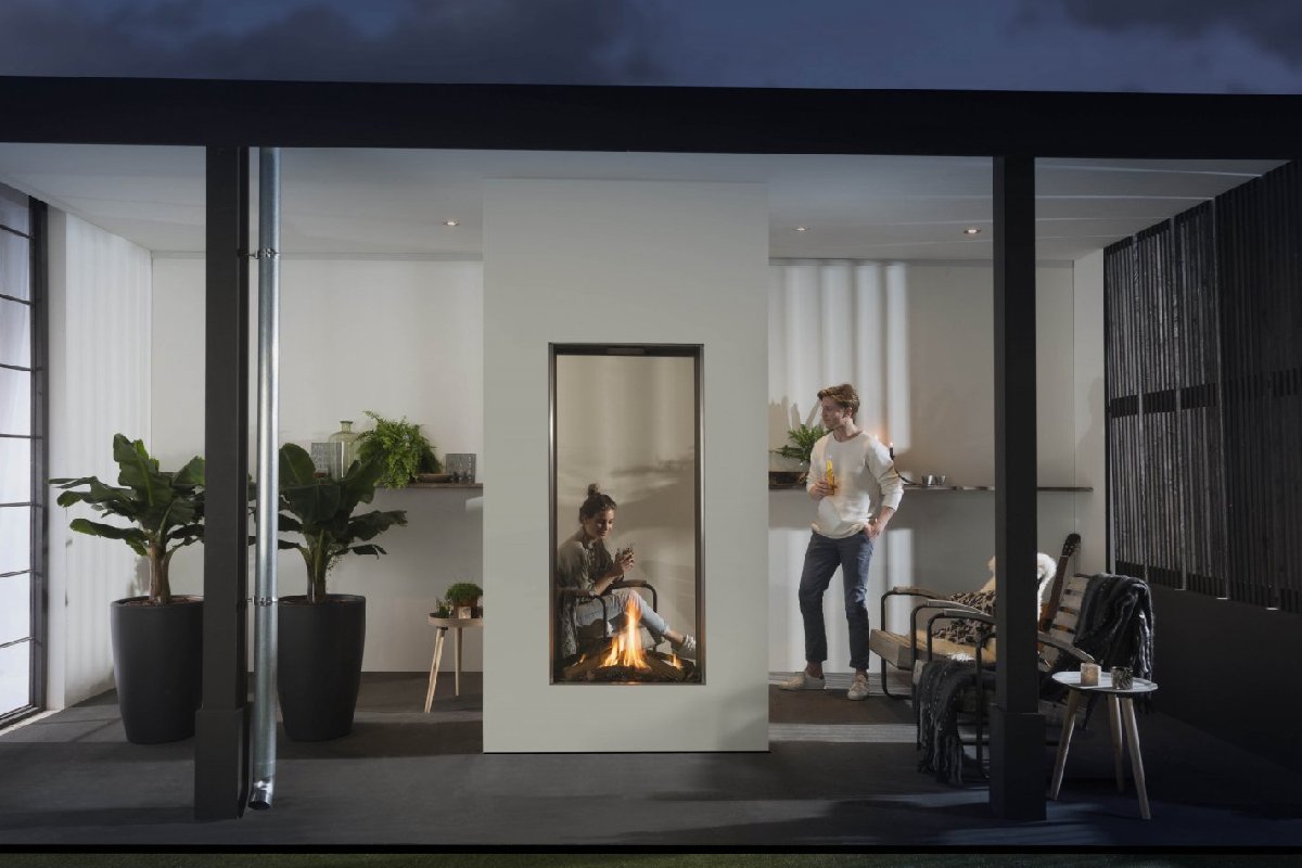 Element4 Sky Large Tunnel Outdoor in moderne terrasruimte met vuurlijst