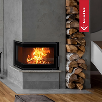 Kratki Simple S in moderne woonkamer met brandend vuur