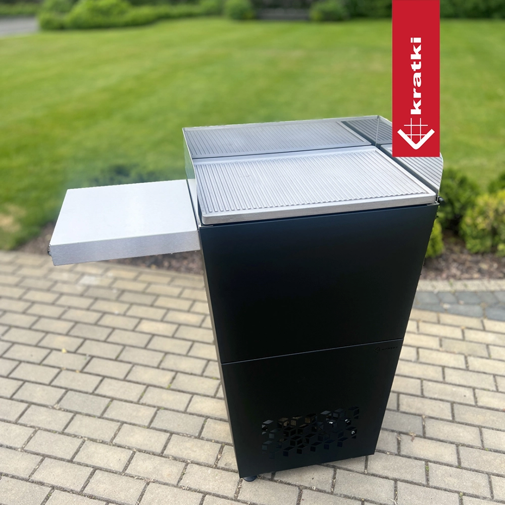 Kratki Festum 628 buitenkachel op terras met metalen zijtafel