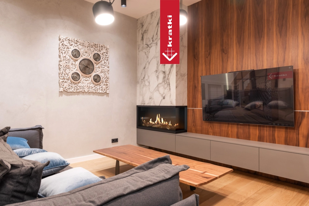 Kratki Leo 100 in moderne woonkamer met ingebouwde gashaard