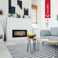 Kratki MB100 in moderne woonkamer met ingebouwde haard en vlammen