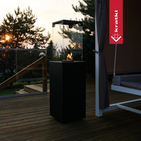 Kratki Patio Light terrasverwarming op houten terras bij zonsondergang