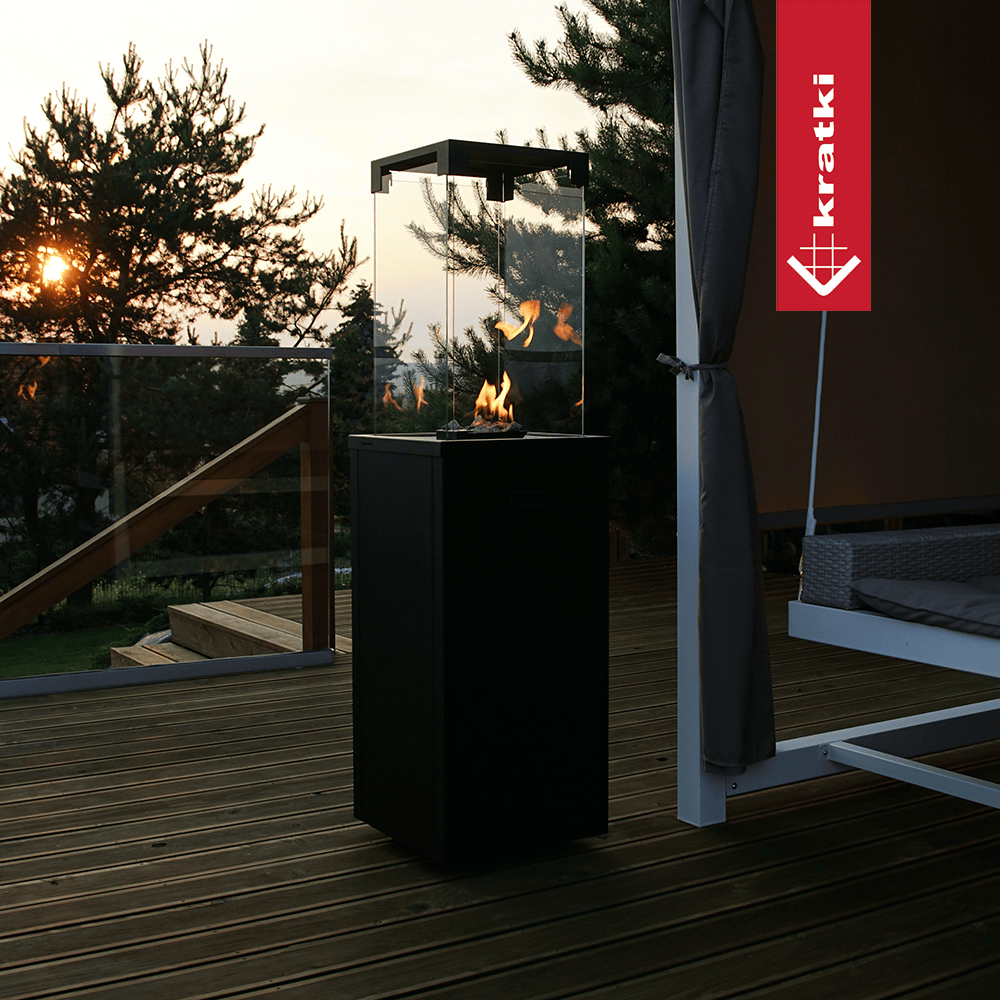 Kratki Patio Light op een terras met zichtbare vlammen