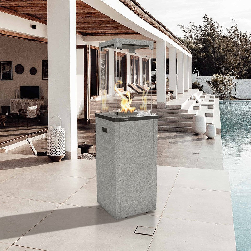 Kratki Patio Light buitenhaard op terras bij zwembad