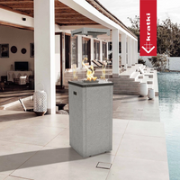 Kratki Patio Light terrasverwarming naast zwembad onder overkapping