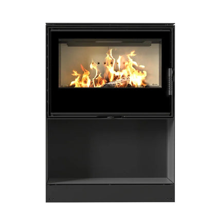 Kratki Kari 80 Breed haard met brandend hout en vlammen, modern zwart ontwerp.