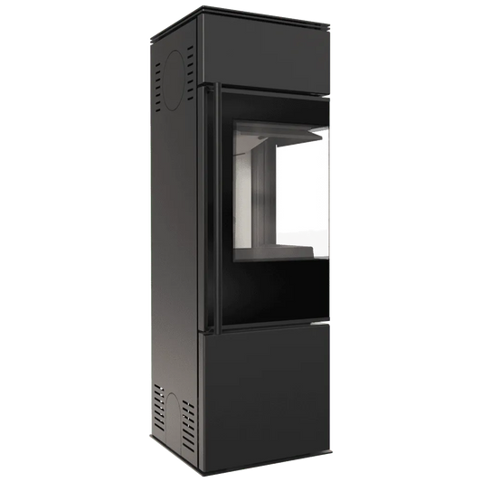 Zwarte, moderne Kratki Ren P houtkachel met glazen deur en ventilatieopeningen aan de zijkant.