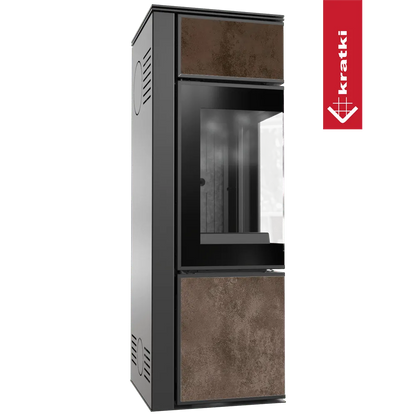 Kratki Tora S houtkachel met glazen deur en roestbruin metalen panelen.