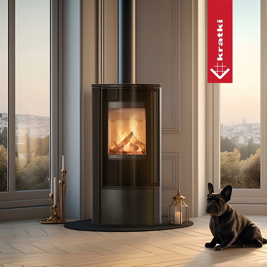 Kratki Erik in een woonkamer met brandend vuur en hond erbij