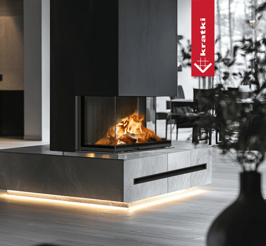 Kratki Regnor haard in moderne woonkamer met brandend vuur
