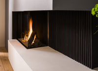 Trimline Fires 83 Corner haard in moderne woonkamer met vlammen