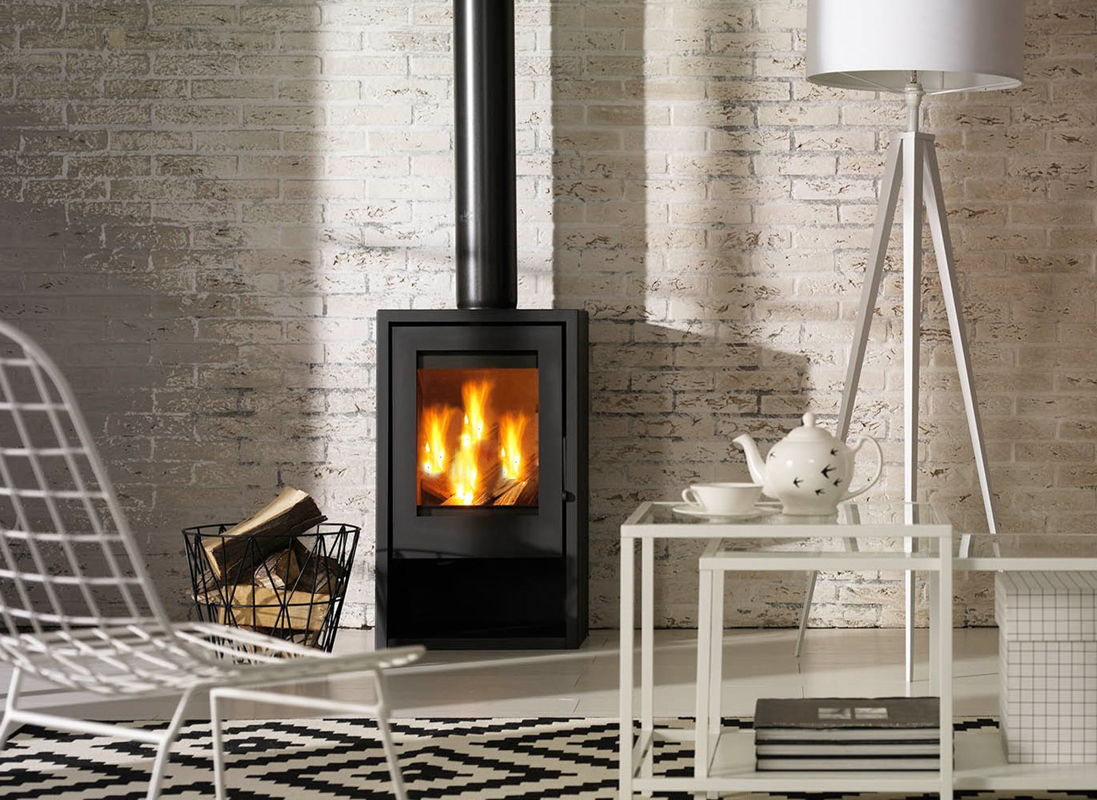 Trimline Fires Woody Air 6 houtkachel in moderne woonkamer met brandend vuur
